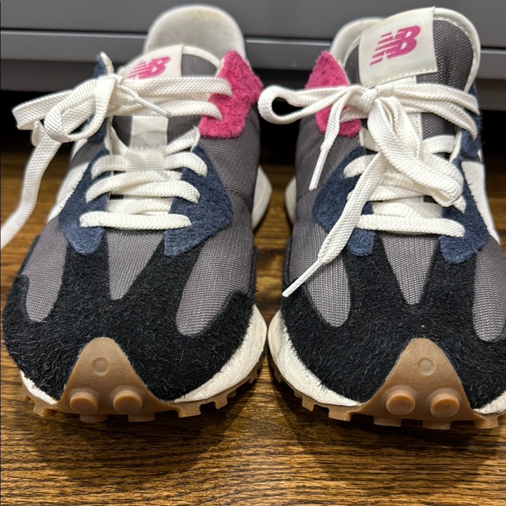 New Balance 327 men’s size 10.Black, Pink, and Gray Sneakers-no box